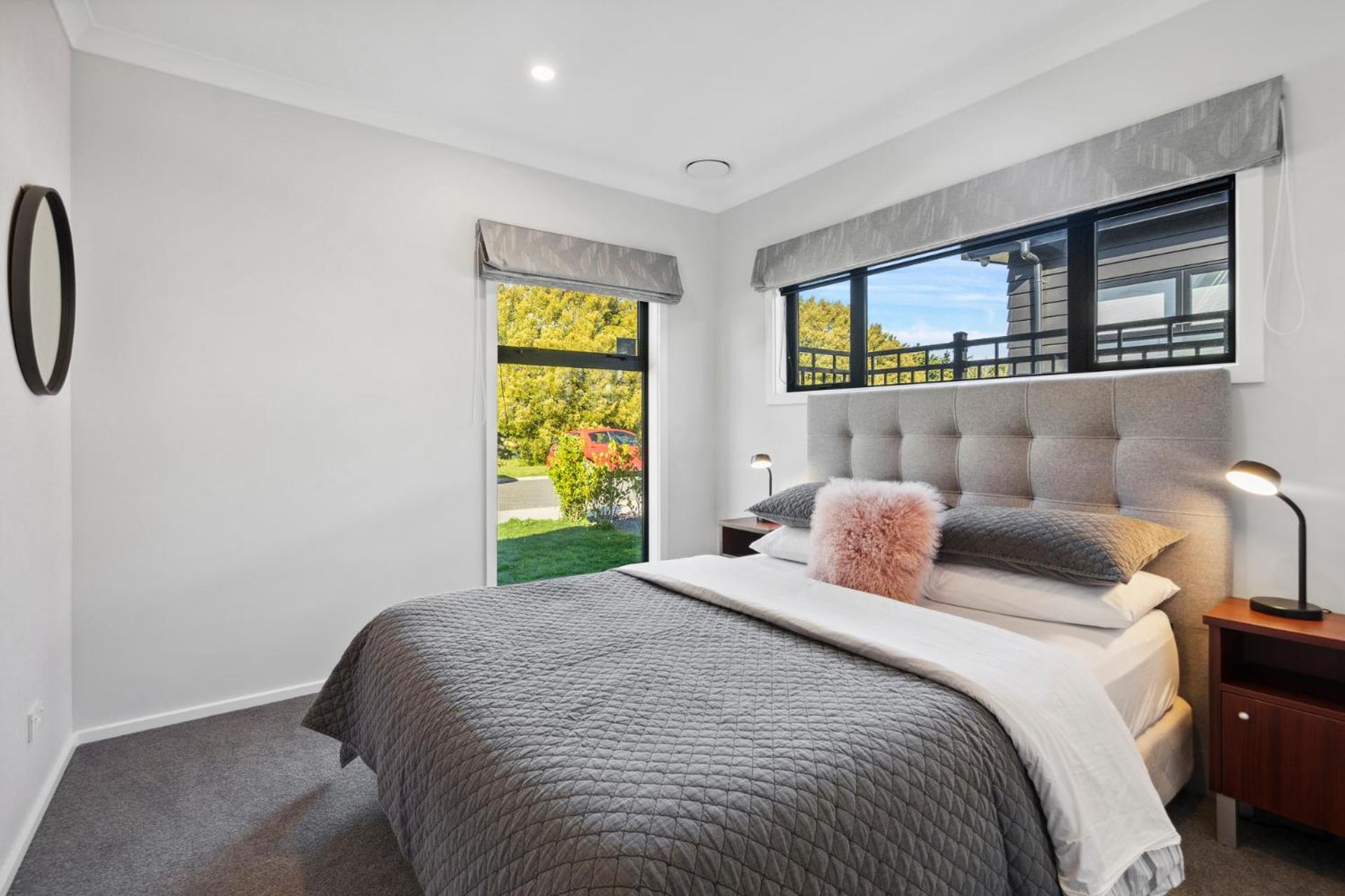 Regent Sanctuary - Martinborough Holiday Home Екстериор снимка